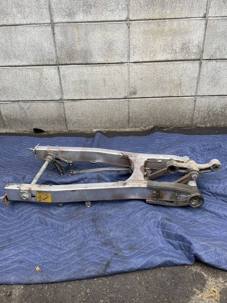 スズキ GSX-R400 GK74A スイングアーム 大阪より 拍卖