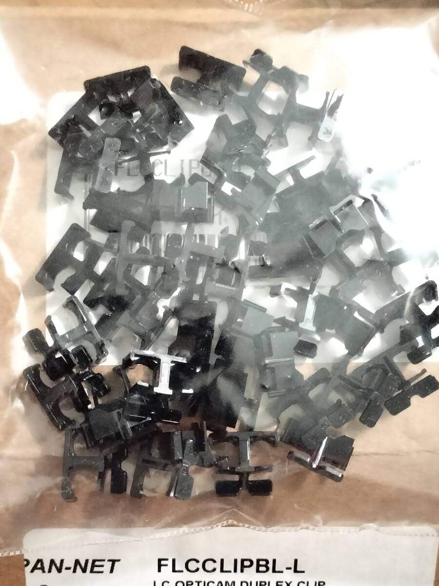 PANDUIT パンドウイット OptiCam TM上 研磨済み光コネクタ用 LCデュプレックスクリップ FLCCLIPBL-L拍卖