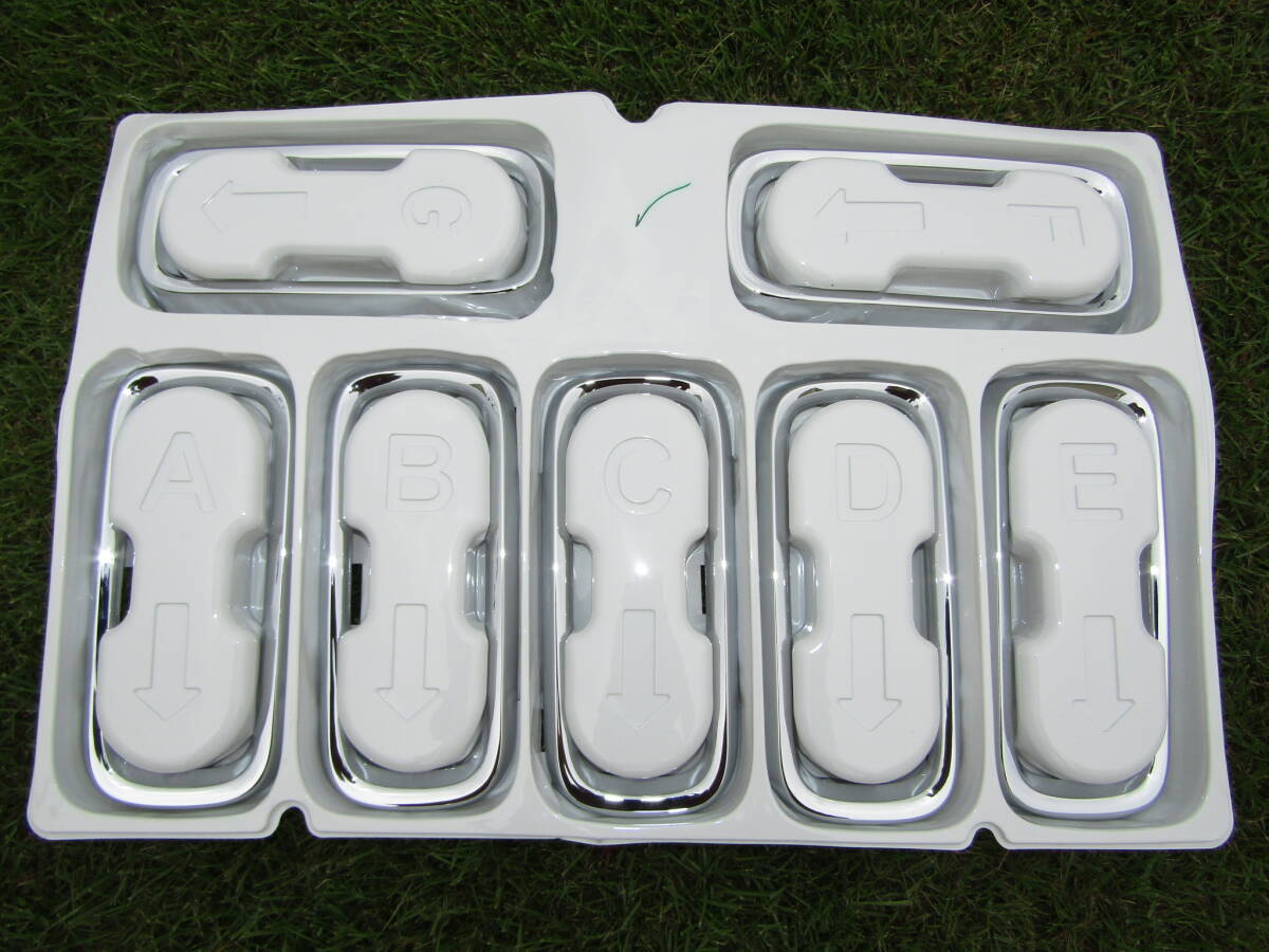 レネゲード 純正 メッキグリル グリル 未使用品 インナーグリル ジープ Jeep 6RZ87SZ0AA ■■ 12090304拍卖