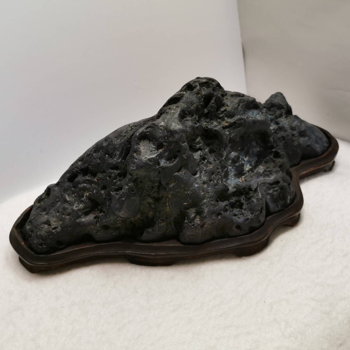 ◆鑑賞石 景石 水石 千軒石? 黒石 天然石 オブジェ 鑑賞石 名石 重さ:6.62kg サイズ約 370×150×124mm (台座含まず)◆黒色 産地等詳細不明拍卖