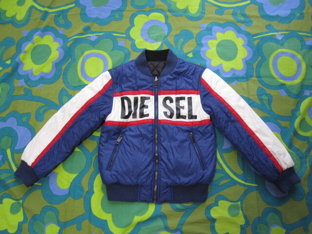 キッズ8 DIESEL ディーゼル リバーシブル 中綿入 ネイビー/ホワイト/レッド/ブラック×ブラック USEDキレイ 子供服拍卖