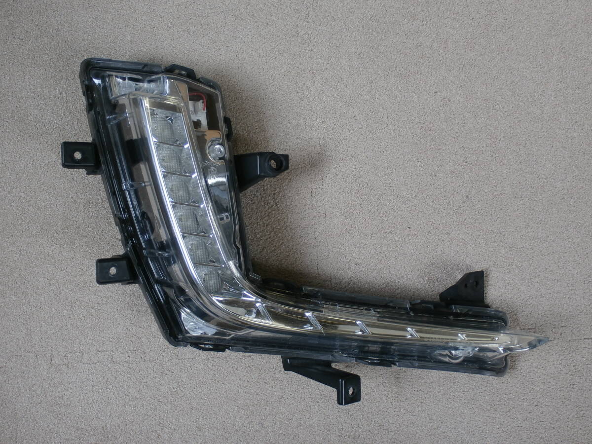 スイフト ZC72S  右デイライト (右イルミネーションランプ) 36553-71L00 とっても綺麗です。拍卖