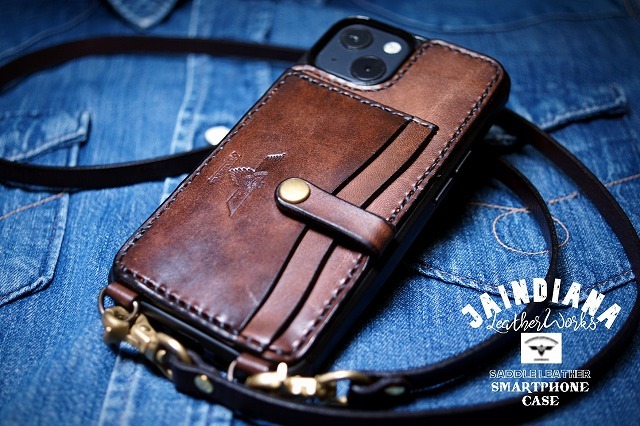 iPhone16ケース 手縫い サドルレザー ビンテージ染めブラウン ネックストラップ付き(iPhone16pro,16proMax,16Plus仕様での製作も可)拍卖