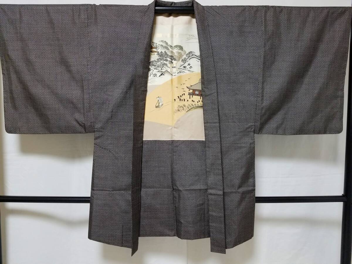 【桐徳】紳士物☆大島紬.羽織☆送料無料*期間限定20%OFF{正絹*大島紬*変わり絣*羽織}丈90-裄68.5*黒地に赤茶と白糸での小四角文*№6830拍卖