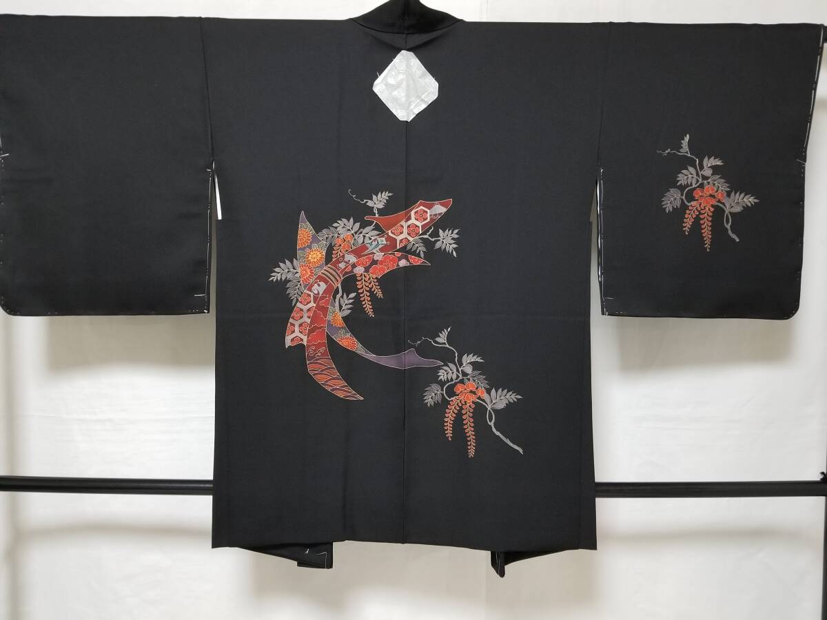 【桐徳】黒絵羽織☆送料無料☆仕付け糸付{正絹*紋付*手刺繍*黒絵羽織}丈85-裄66*五三の桐.紋*熨斗の中に手描き染.手刺繍の文様*№6839拍卖