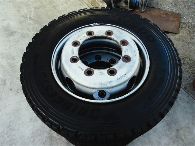 送料無料 スタッドレス 245/70R19.5 BS W900 生2本 再製4本 DXKA19.5×6.75 8穴 ISO方式 現状 6本セット拍卖