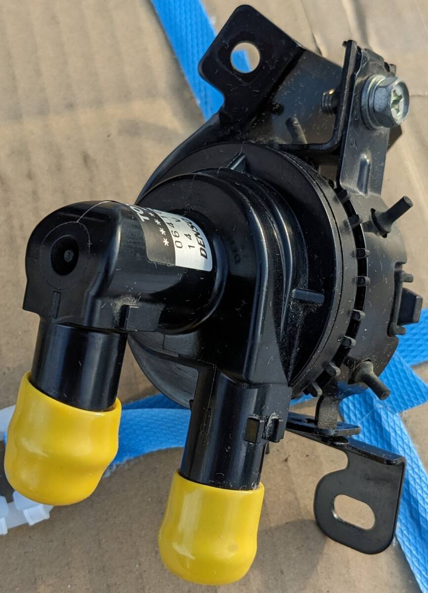 トヨタ クラウン アスリート DAA-AWS210 210系 ウォーターポンプ インバーター *064100-1301*拍卖