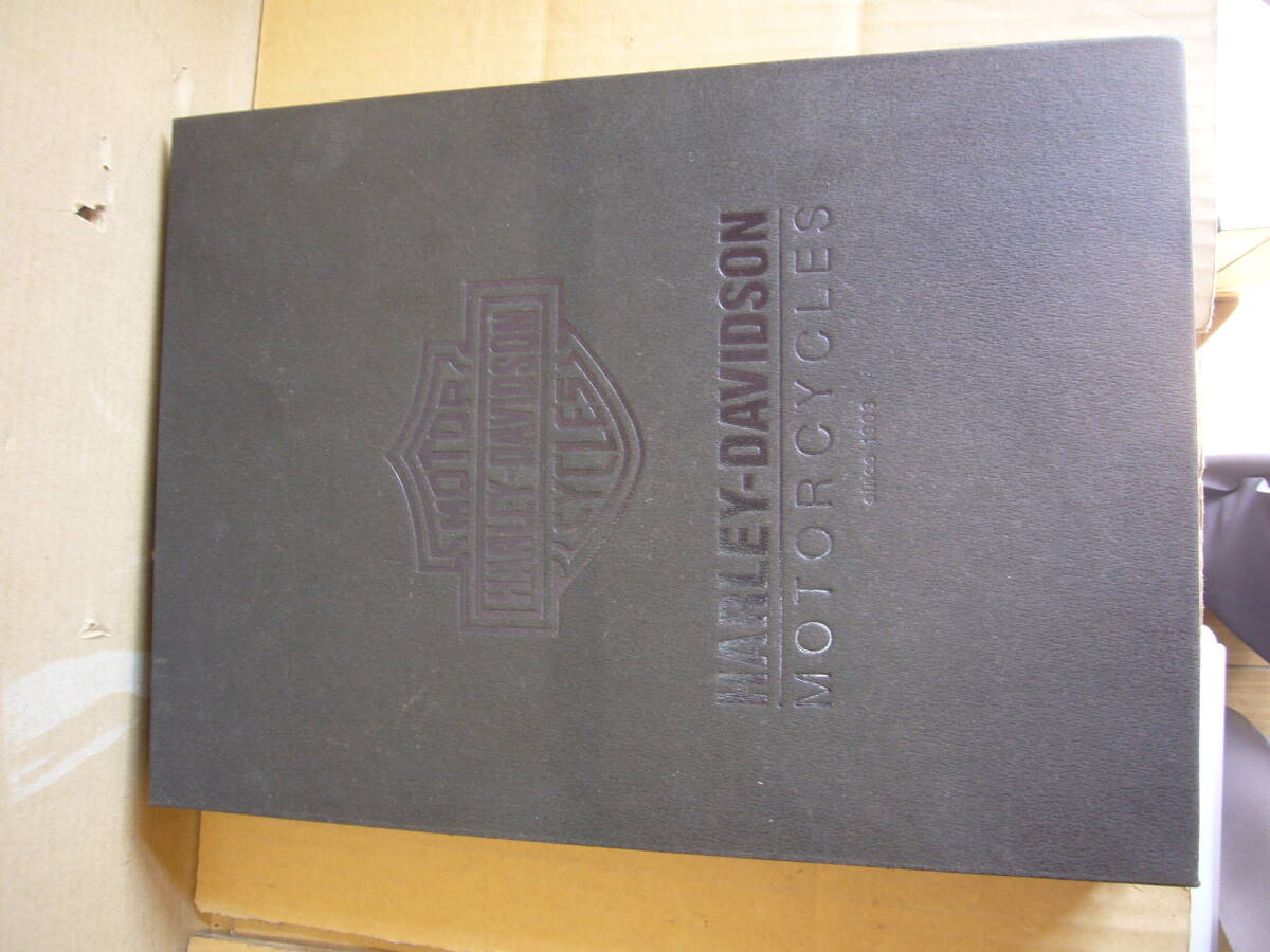 HARLEY-DAVIDSON MOTORCYCLES (Leather Dressing・ワッペン・オーナーズマニュアル 等 全7品)化粧箱入り 当時物拍卖