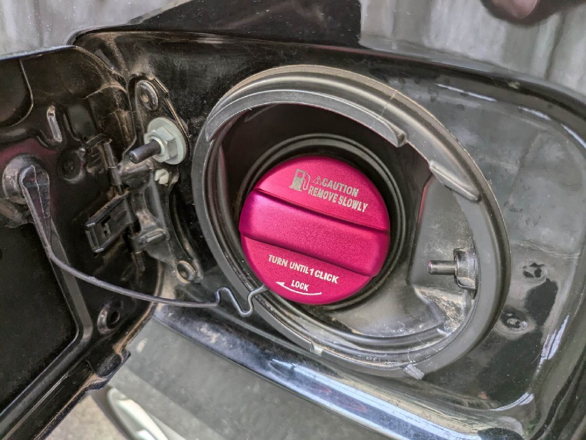 デザイン性UP♪ 給油口キャップ タンクキャップ カバー ピンク ファミリアバン NCP160M NCP165M DX VE GX ハイブリッド SX VE GX拍卖