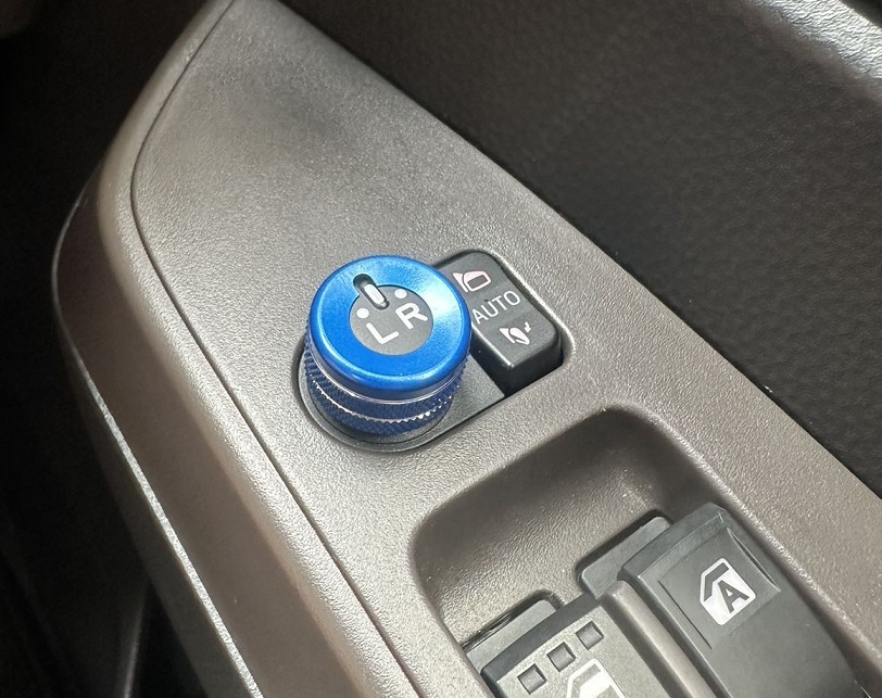 デザイン性UP♪ ドアミラー スイッチ カバー 青 スバル ステラカスタム LA150F LA160F カスタムR カスタムRS スマートアシスト拍卖