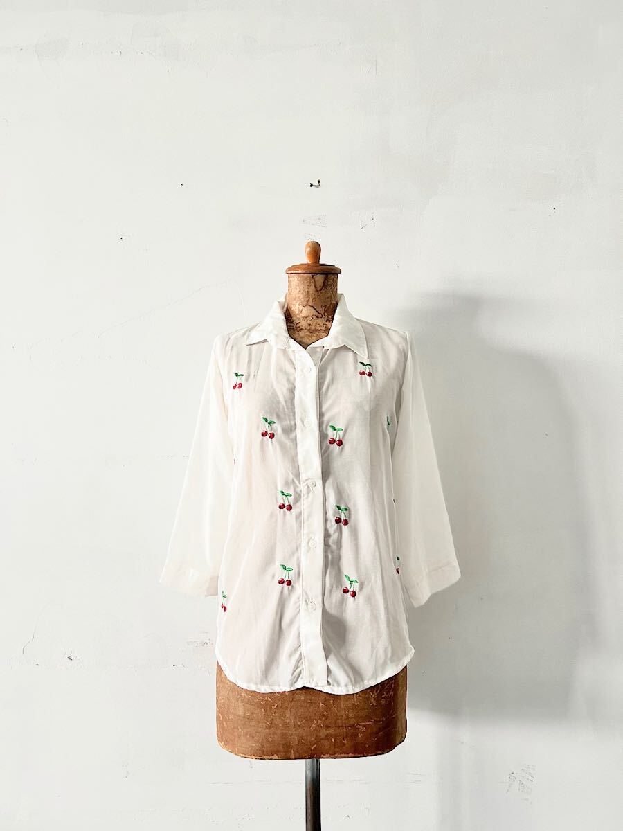 さくらんぼ刺繍ガーゼブラウス シースルー拍卖