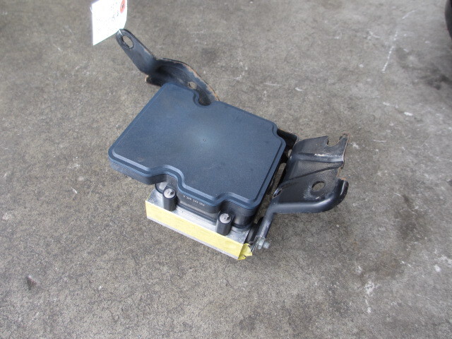 スイフト② H26 ABSアクチュエーター ZC72S 拍卖