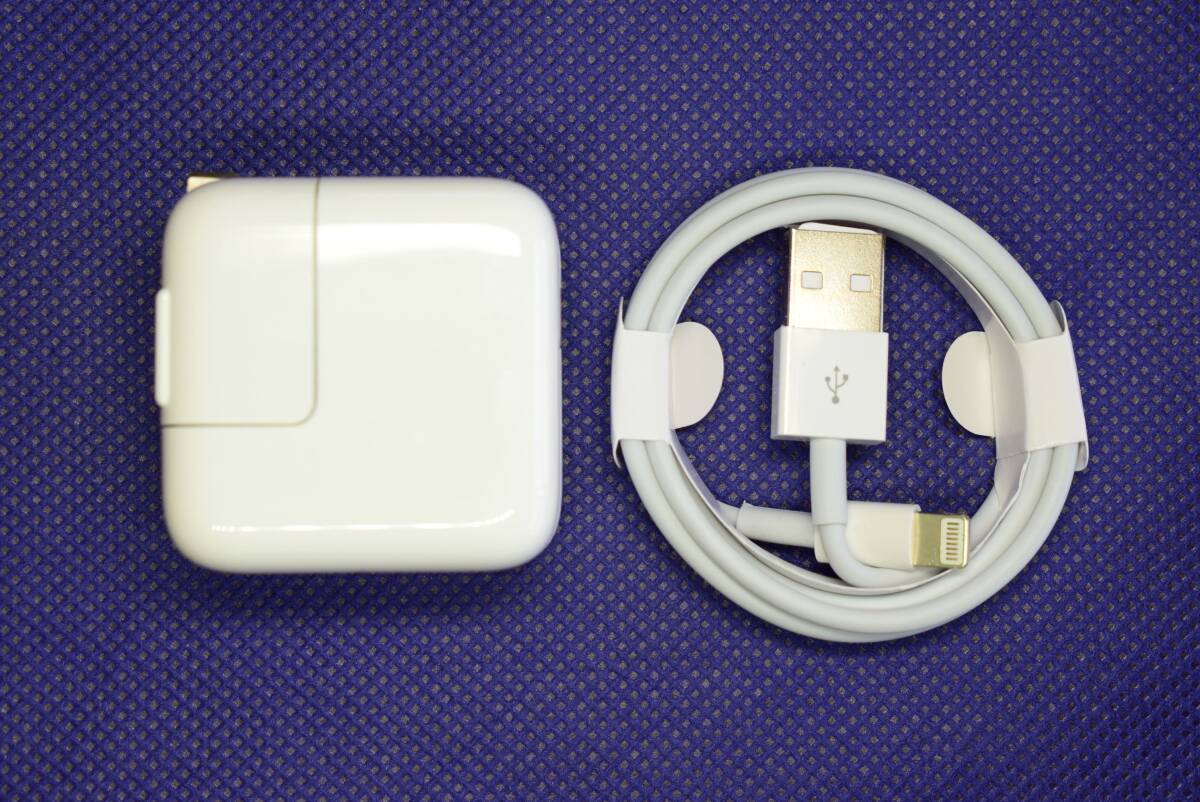 中古品 Apple 純正 iPhone A1357 10W 5V2A 急速充電電源アダプタ+新品ライトニングケーブル社外品 1m付き拍卖