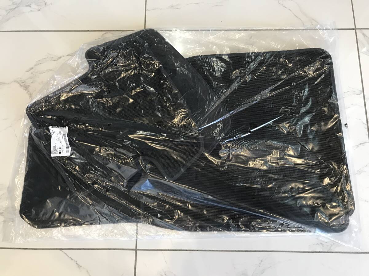 未開封 新品 純正 ポルシェ 911 992・1型 左H フロアマット 4点セット №0920拍卖