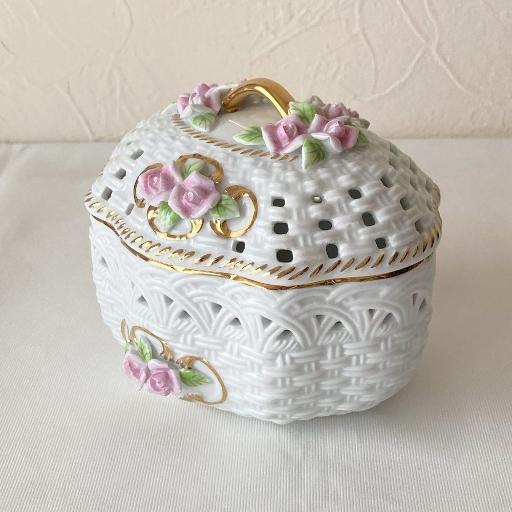 【未使用】ロイヤルアーデン ROYAL ARDEN 花紋透かし蓋付ポット 小物入れ シュガーポット 箱無し拍卖