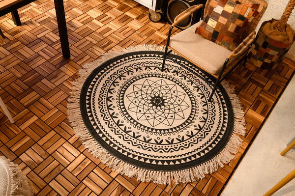 【ラグ】 130×130 インテリア 一新 雰囲気 変化 室内 デザイン ペイズリー 快適 空間 リビング ダイニング 寝室 フロア スタイリッシュ拍卖