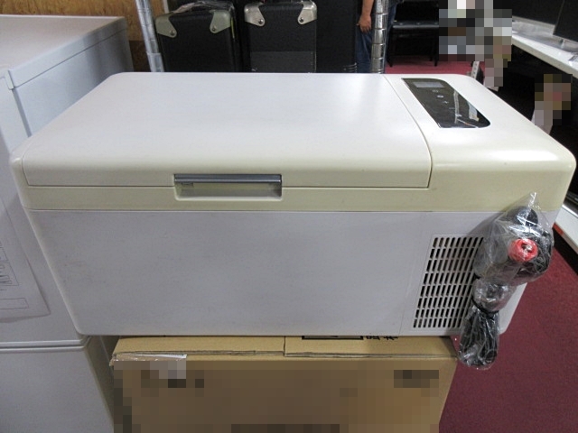 S6129 中古 VERSOS ベルソス 車載用 ポータブル冷蔵冷凍庫 FCR-A01? 約57×32×26cm シガーソケットコード付 日焼けあり拍卖