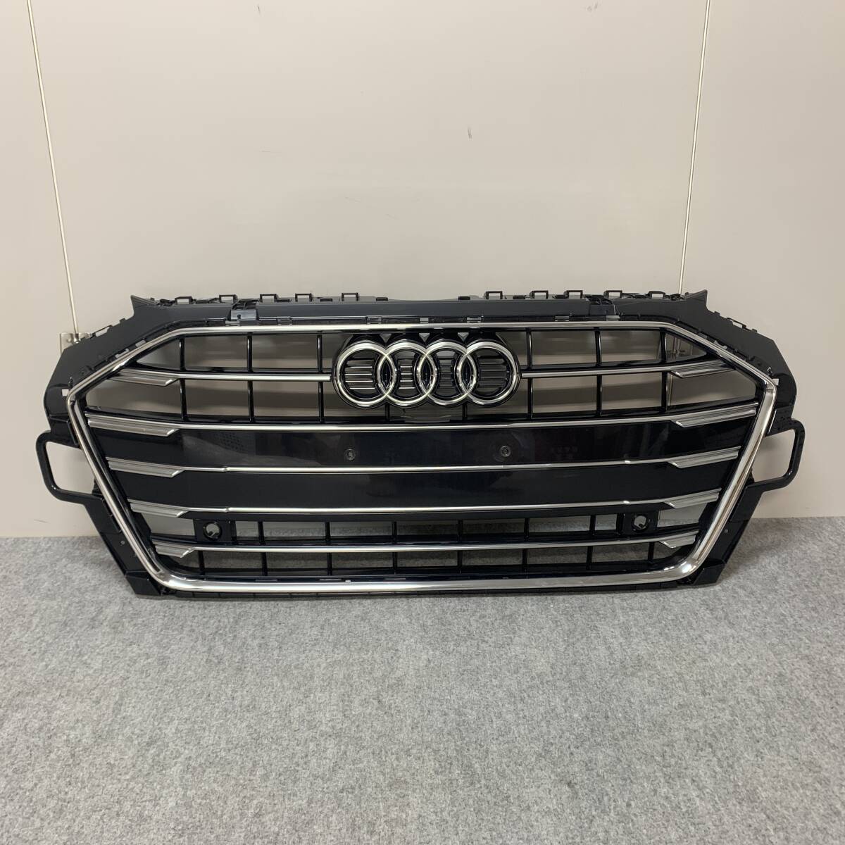 6yK2000◆Audi アウディ A4 フロント ラジエター グリル 前 8W エンブレム付 8W0 853 651 DF 正規品 純正 車 パーツ拍卖