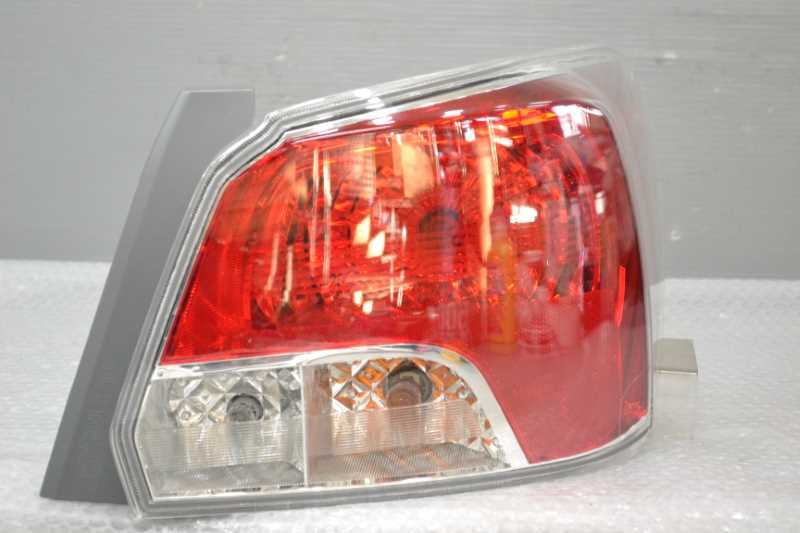 インプレッサ C4 前期(GJ6 GP6 GJ7) 純正 MOBIS 破損無 取付OK 動作保証 右 テールランプ テールライト 924-06 / 84912FJ000 k078374拍卖