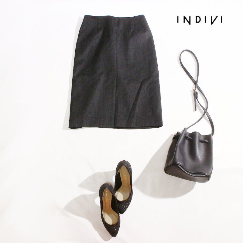 美品 インディヴィ INDIVI 株) ワールド 秋 冬 ほんのり艶 ハリ 毛95% 上品 膝下丈 タイトスカート 9号 38 ブラック 黒 グレー フォーマル拍卖