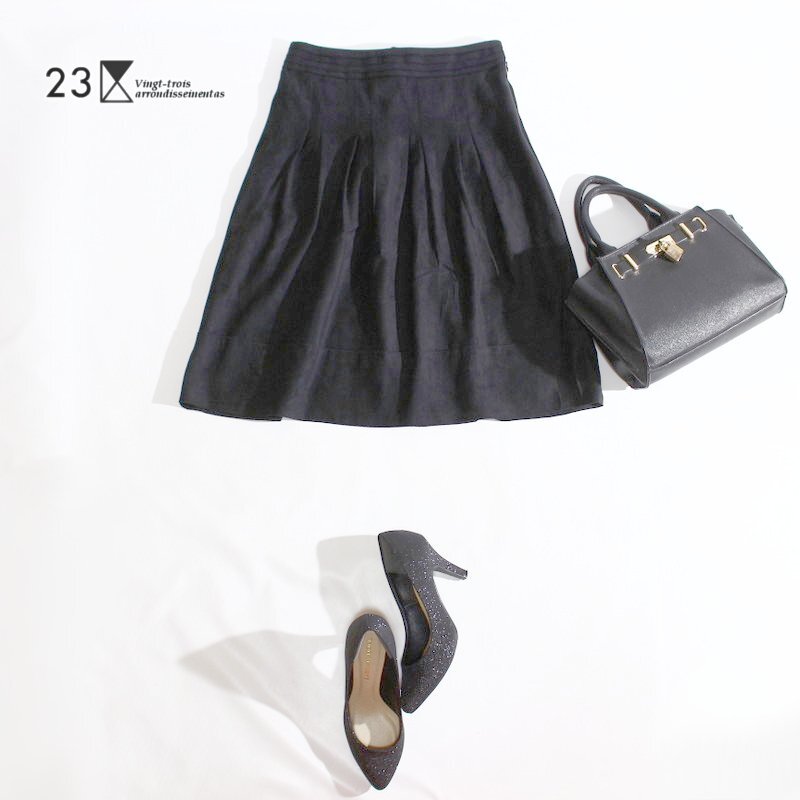 美品 23区 株) オンワード樫山 秋 冬 上品 スエード 膝下丈 フレアスカート Aライン レザースカート 9号 38 ブラック 黒 綺麗め お洒落拍卖