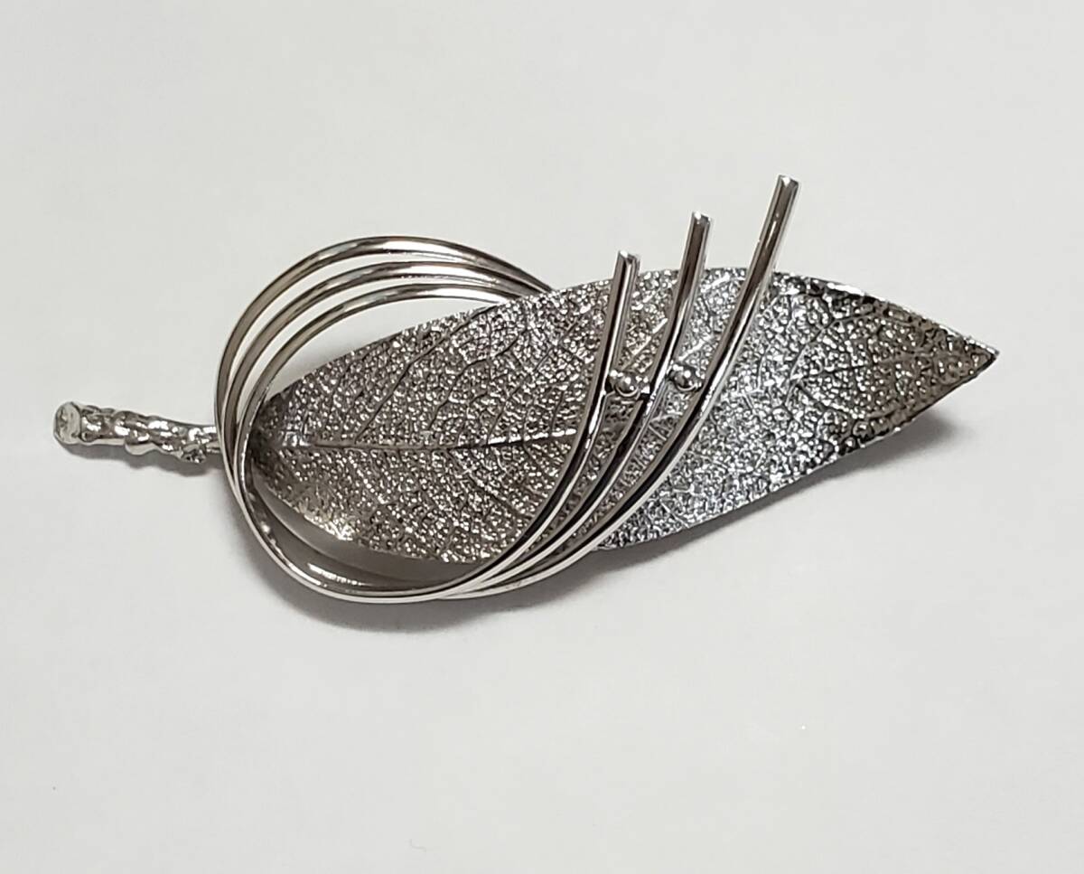 葉っぱ ブローチ シルバーカラー レディース 7㎝ 8,8g 美品拍卖