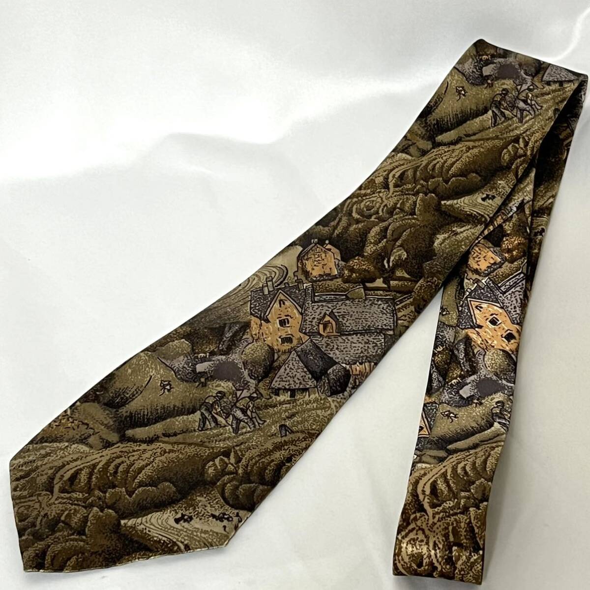 【未使用に近い】 999円~ ネクタイ ブラウン系 人 建物 家 畑 農作業 山々 木々 (GREEN B4)拍卖