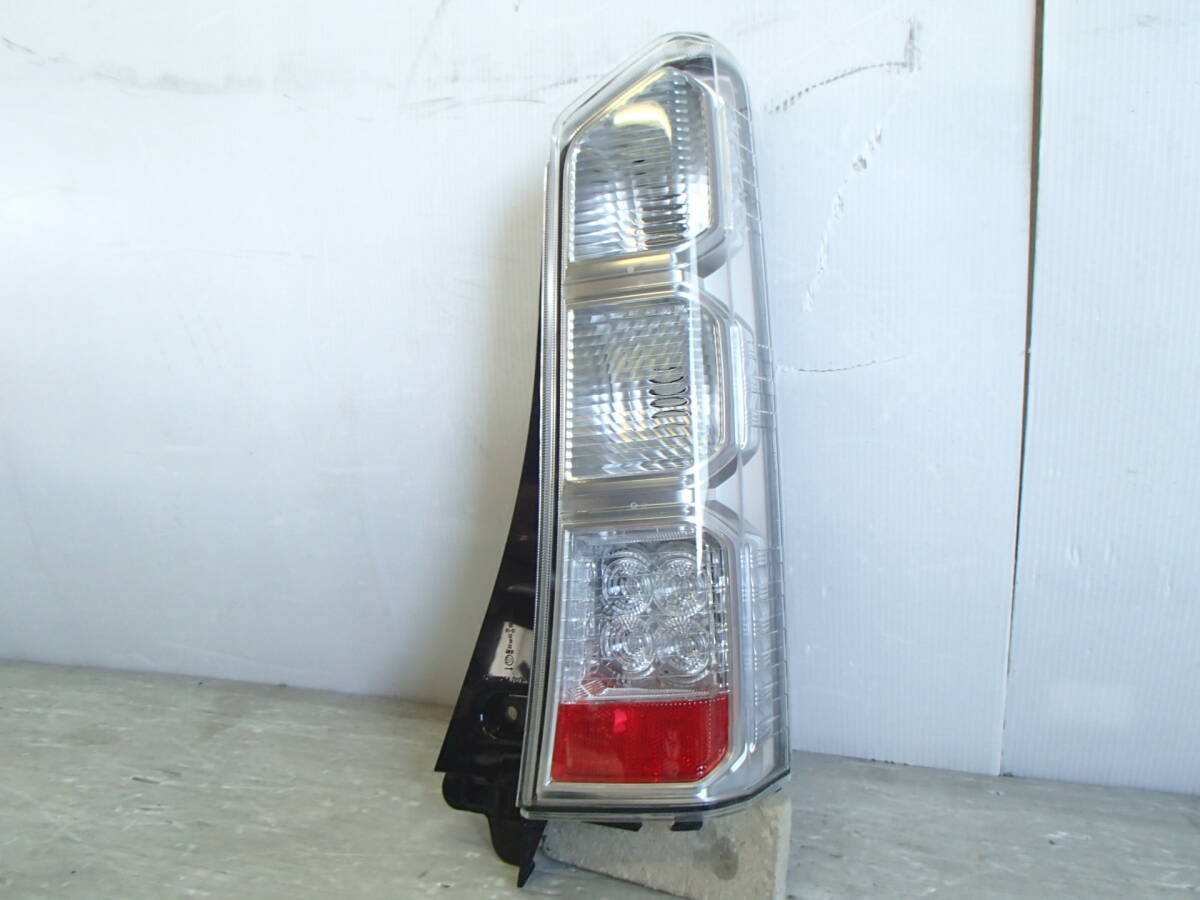 【美品】 JF1/JF2 後期 N-BOX エヌボックス 純正 LED 右 テール ランプ ライト D105 / 33501-TY0-N01 /打刻T 【24-1185】拍卖