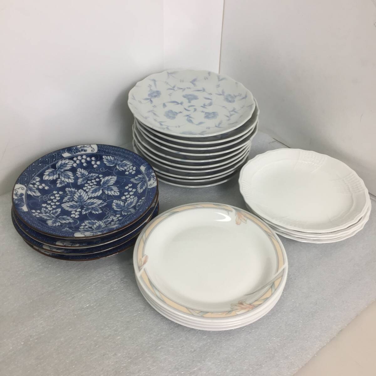 ※即決□平皿 プレート皿 主菜皿 肉魚 まとめ売り 20皿セット 直径約19cm 食器 和食器 磁器 定食 大衆食堂 小料理 業務用 開店【現状渡し】拍卖