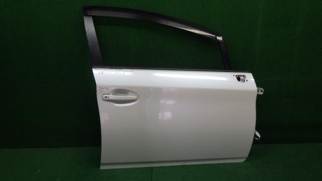 プリウス DAA-ZVW30 フロント 右 ドア 運転席 070拍卖