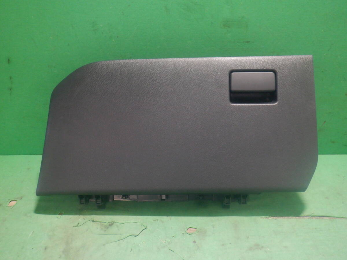 (ヤ①)トヨタ ヴォクシー ZWR80W ZRR80/ZRR85 後期 純正 グローブボックス 55550-28130拍卖