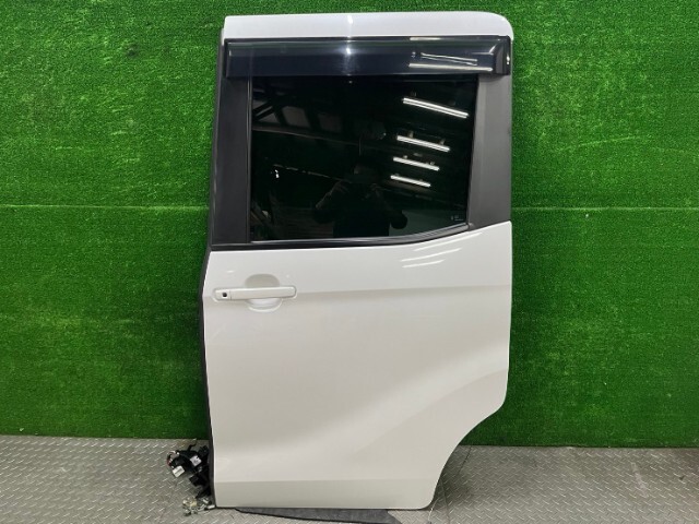 ニッサン デイズルークス B21A リアドア 左 リヤ W13 82101-6A01A拍卖