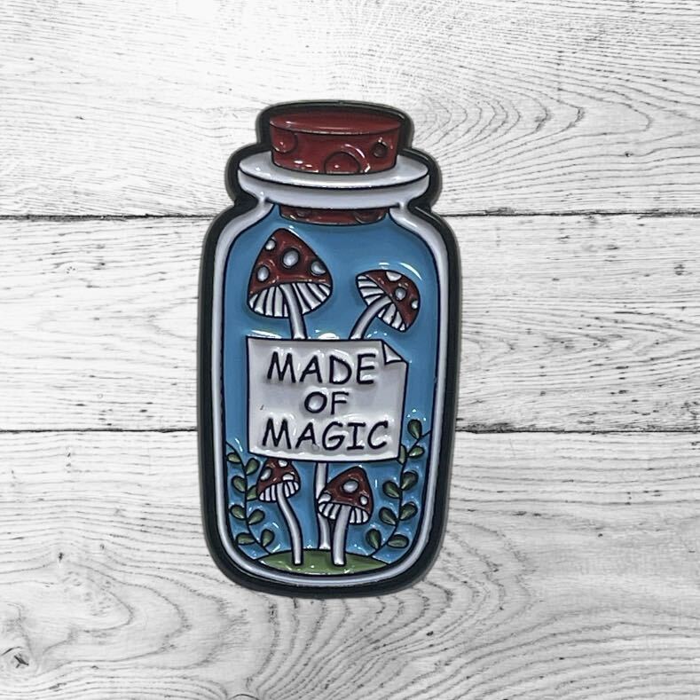 171 ピンバッジ ピンズ 毒キノコ きのこ ブローチピン 瓶詰め拍卖