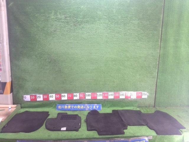 ホンダ フィット 15X GK6 純正 フロアマット 室内マット マット 1台分 5枚セット 汚れ有り 現状販売 中古拍卖