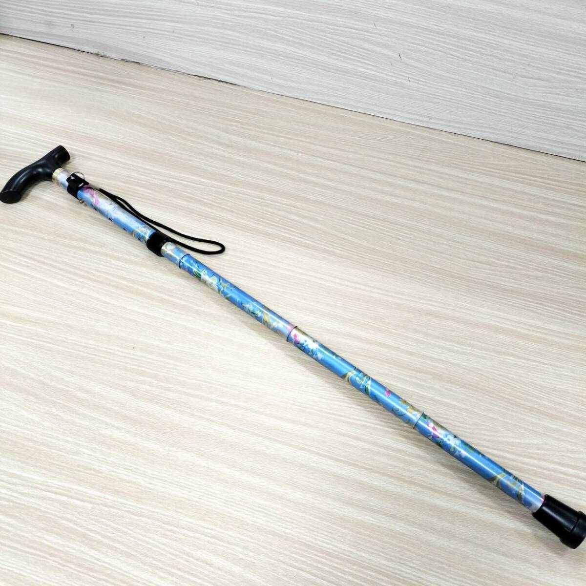杖 折り畳み フラワーステッキ 長さ調整 ストラップ付 リハビリ 歩行介助 介護用品 花柄 水色 ステッキ 軽量 介護 女性用 【20935 拍卖