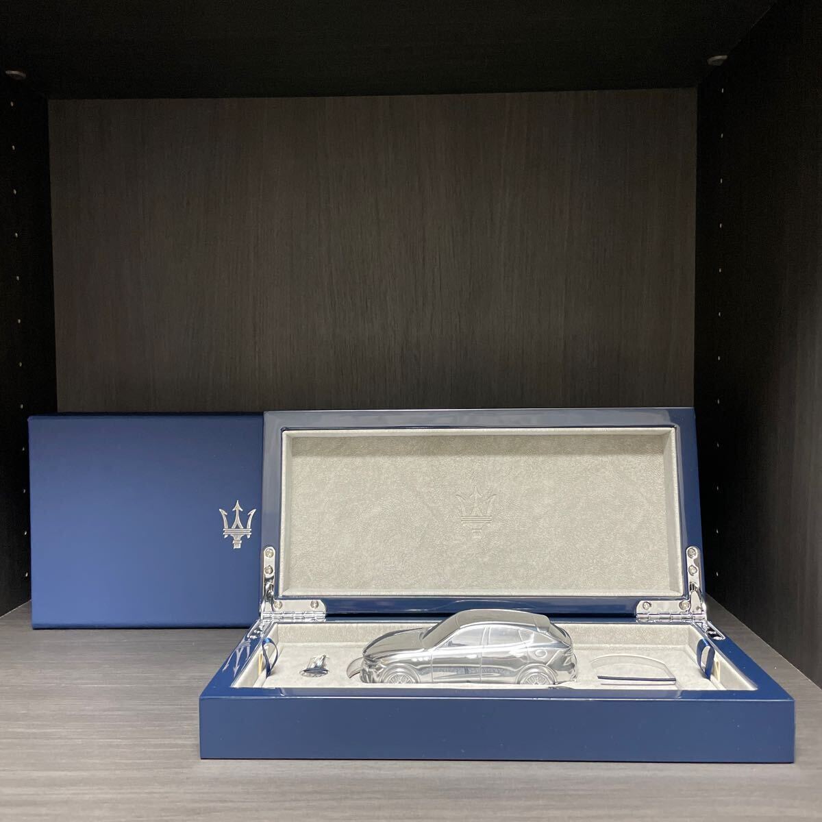 【即決】【マセラティ レヴァンテ オーナー 非売品】キーボックス メタルカー ペーパーウェイト キーホルダー チャーム ノベルティMASERATI拍卖