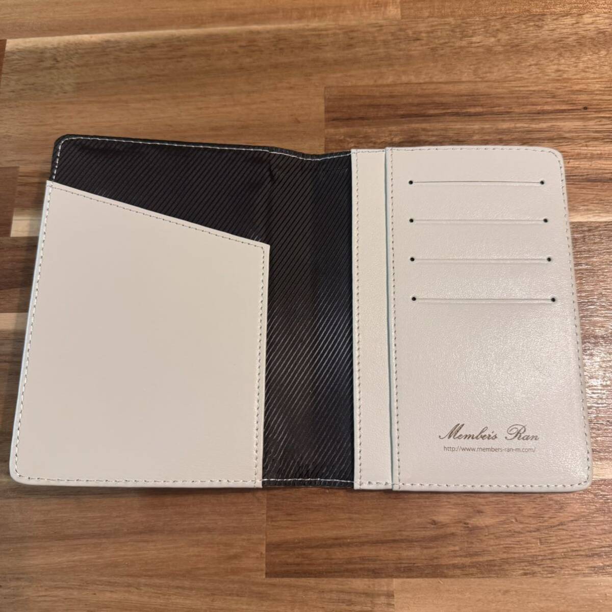 カードケース パスポートケース アイボリー 二つ折り拍卖