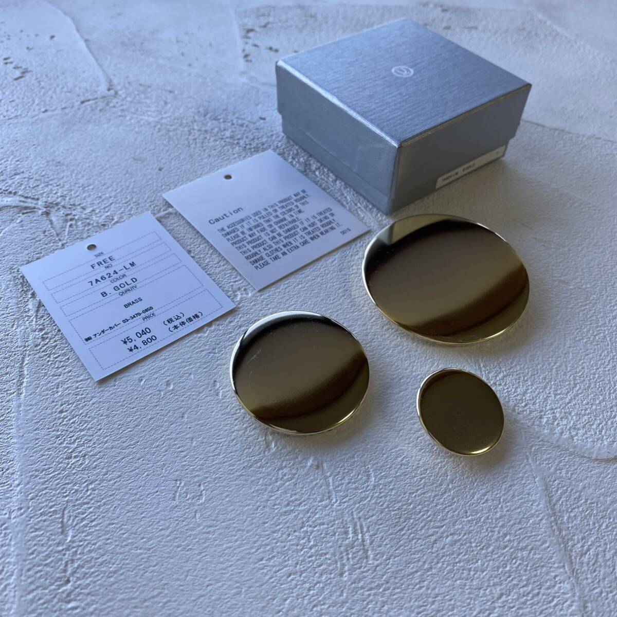 【新品未使用 アンダーカバー UNDERCOVERISM 2007AW ミラー仕上げ バッジ 3個セット ゴールド 金 brass ブラス製 真鍮製 ブローチ】拍卖