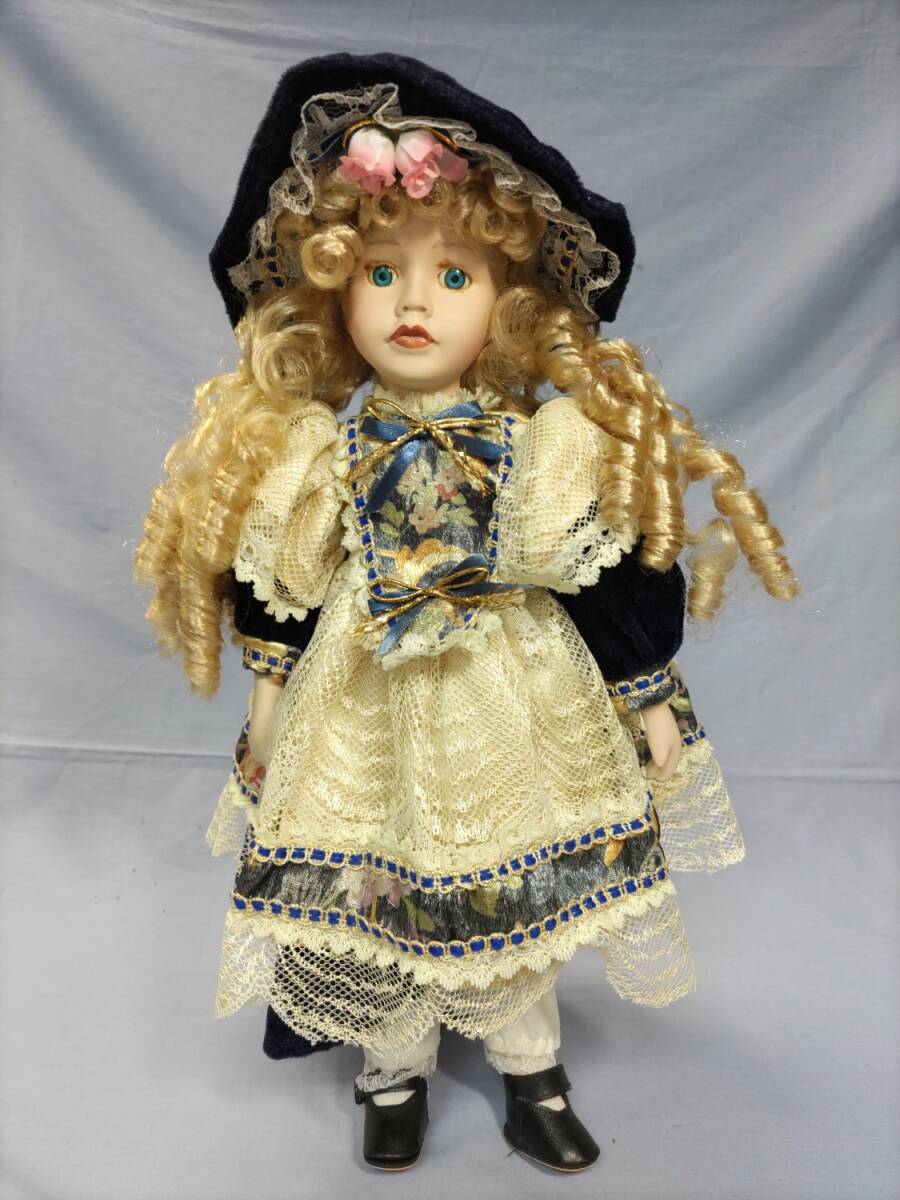 〇ビスクドール 西洋人形 メーカー不明 全長約42㎝ 重さ約600g 片方の靴のカカトに欠けあり つけまつ毛なし〇中古品拍卖