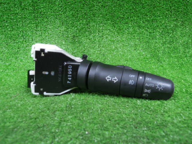 日産 プレサージュ TNU31 ライトスイッチ ウィンカースイッチ 中古 7419SD 8ピン 15555拍卖