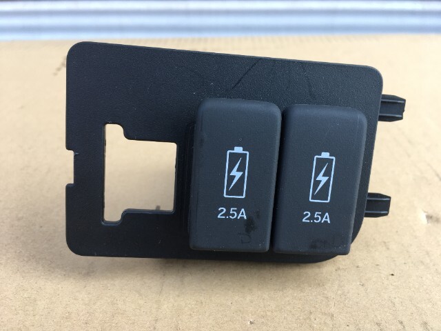 240812 N-BOX JF3/JF4 カスタム スロープ福祉車両 USBポート拍卖