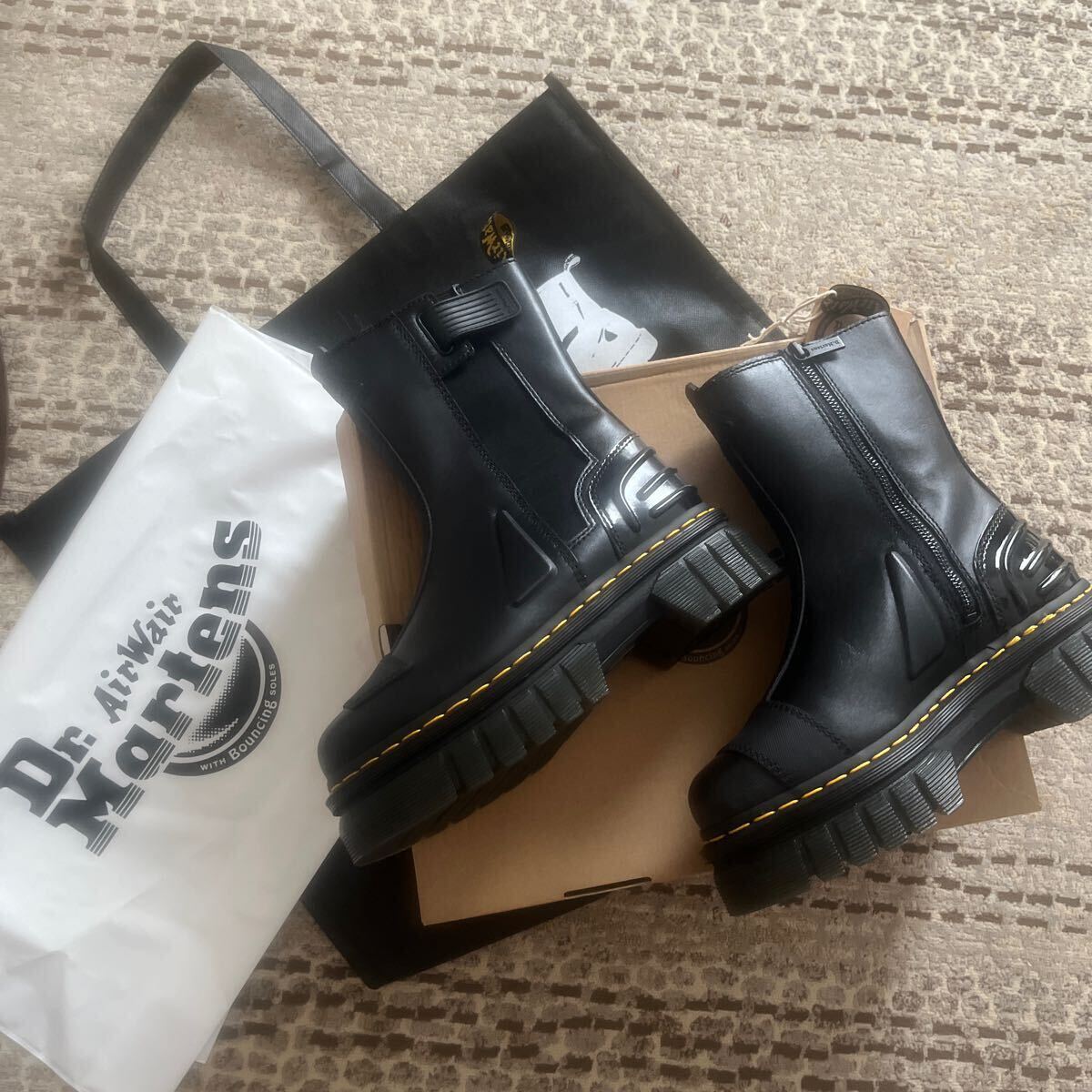 新品未使用 Dr Martin uk5 軽量 厚底 レアデザインブーツ拍卖