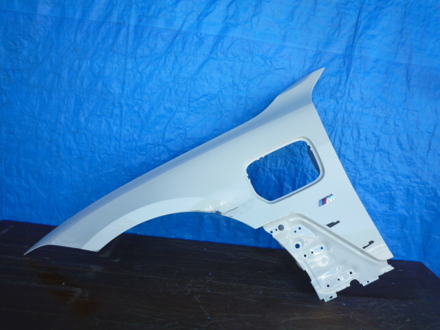 BF713 BMW i4 フェンダー 左 白拍卖