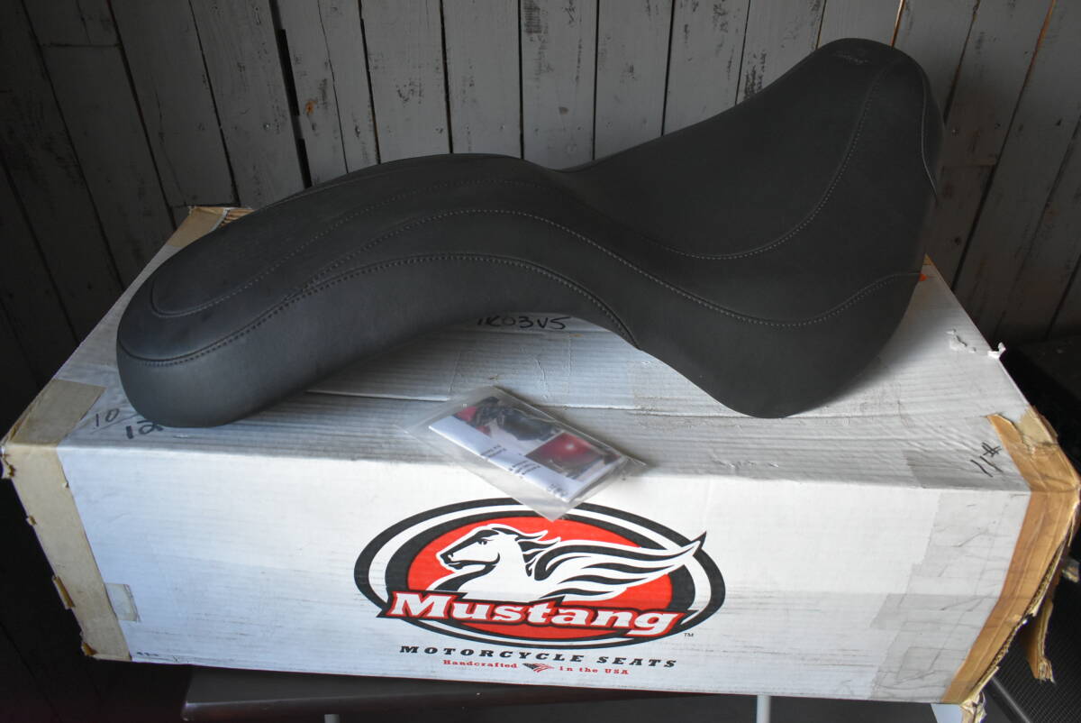 Qp127 Yamaha XVS1300C Stryker V-Star Custom Mustang seat #76666 DAYTRIPPER ヤマハ ストライカー マスタングシート USA製 *160拍卖