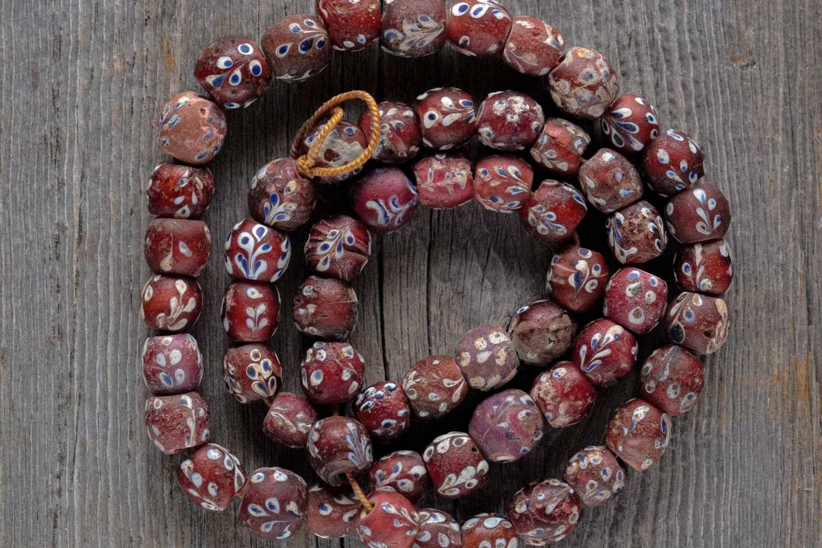 *antique flower beads White hearts base拍卖