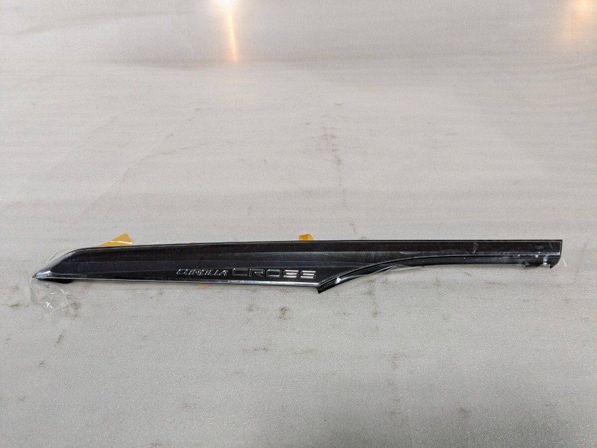 トヨタ純正 未使用品 ZVG11 ZVG15 ZSG10 カローラクロス COROLLA CROSS 純 右クォーターパネルプロテクターモール 62505-16020 棚番G-832拍卖