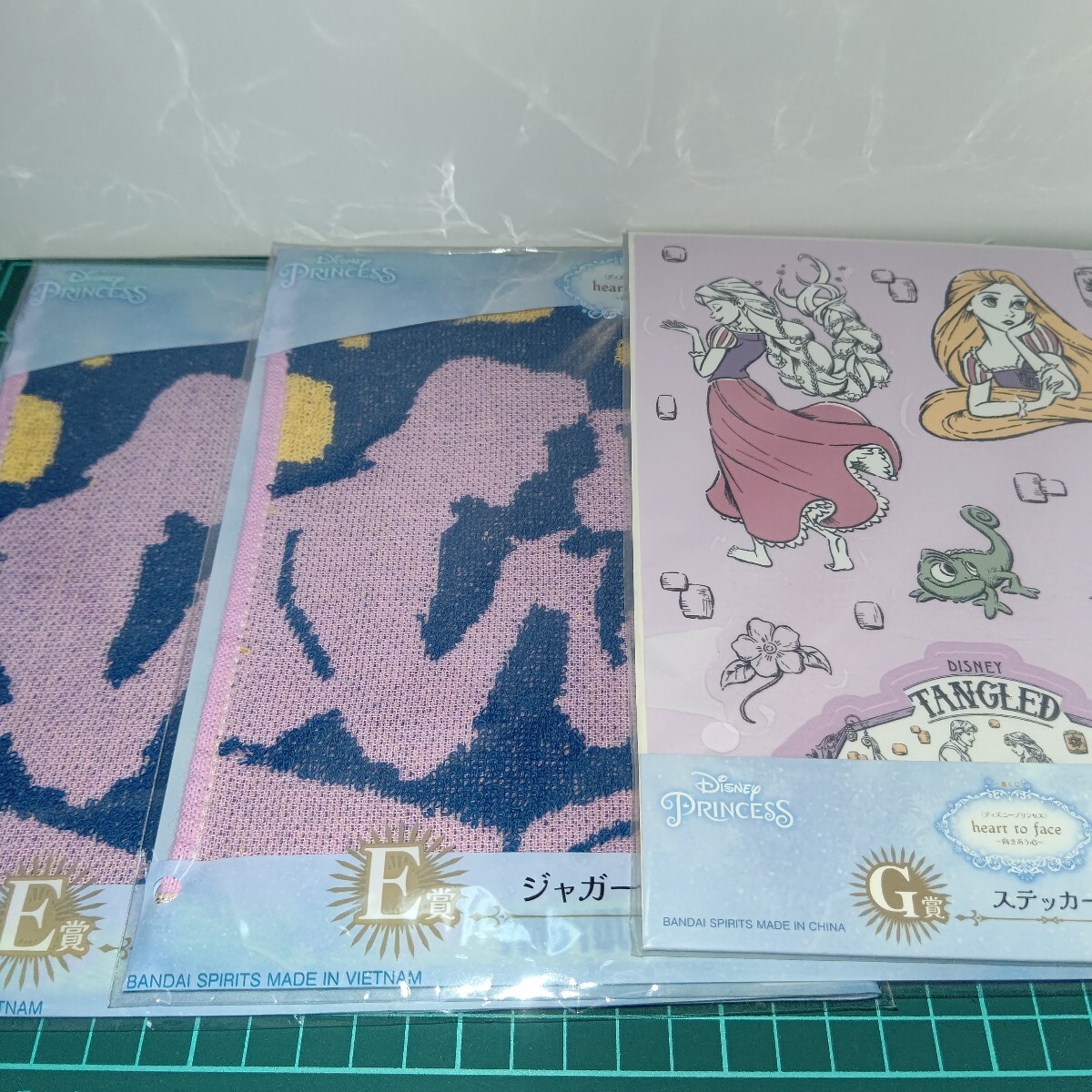 塔の上のラプンツェル 3点セット 一番くじ heart to face 向きあう心 E賞 ジャガードハンドタオル 2枚 G賞 ステッカー拍卖