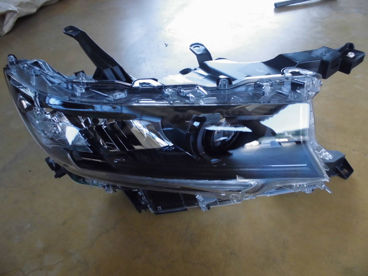 R5 プラド TRJ150W マッドブラックエディション 右 ヘッド ライト ユニット 運転席側 中古品 81145-60U30拍卖