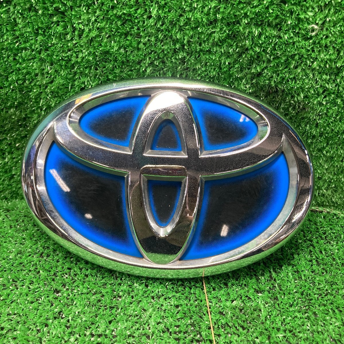 ♪♪アクア G NHP10 エンブレム フロントバンパー用 75311-75010/75310-75010(W9228)♪♪拍卖