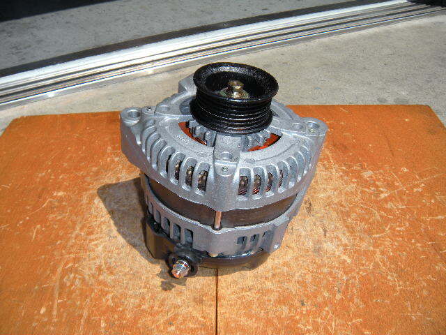 ランドクルーザー、UZJ200用オルタネーター(ダイナモ)リビルト品 104210-5930、27060-50390拍卖